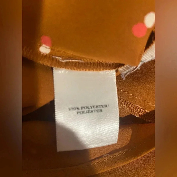 ANN TAYLOR Polka Dot Print Split Neck Pleated Blouse. Size XS - Picture 7 of 8